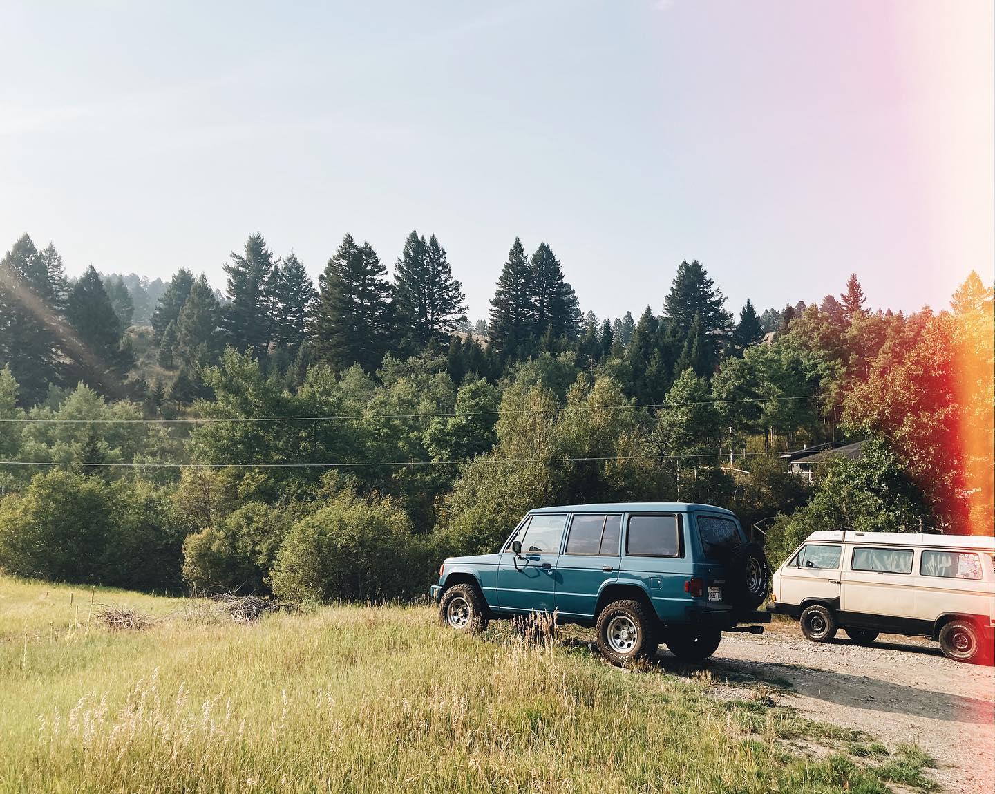 Mitsubishi Pajero — photo 1 of 2