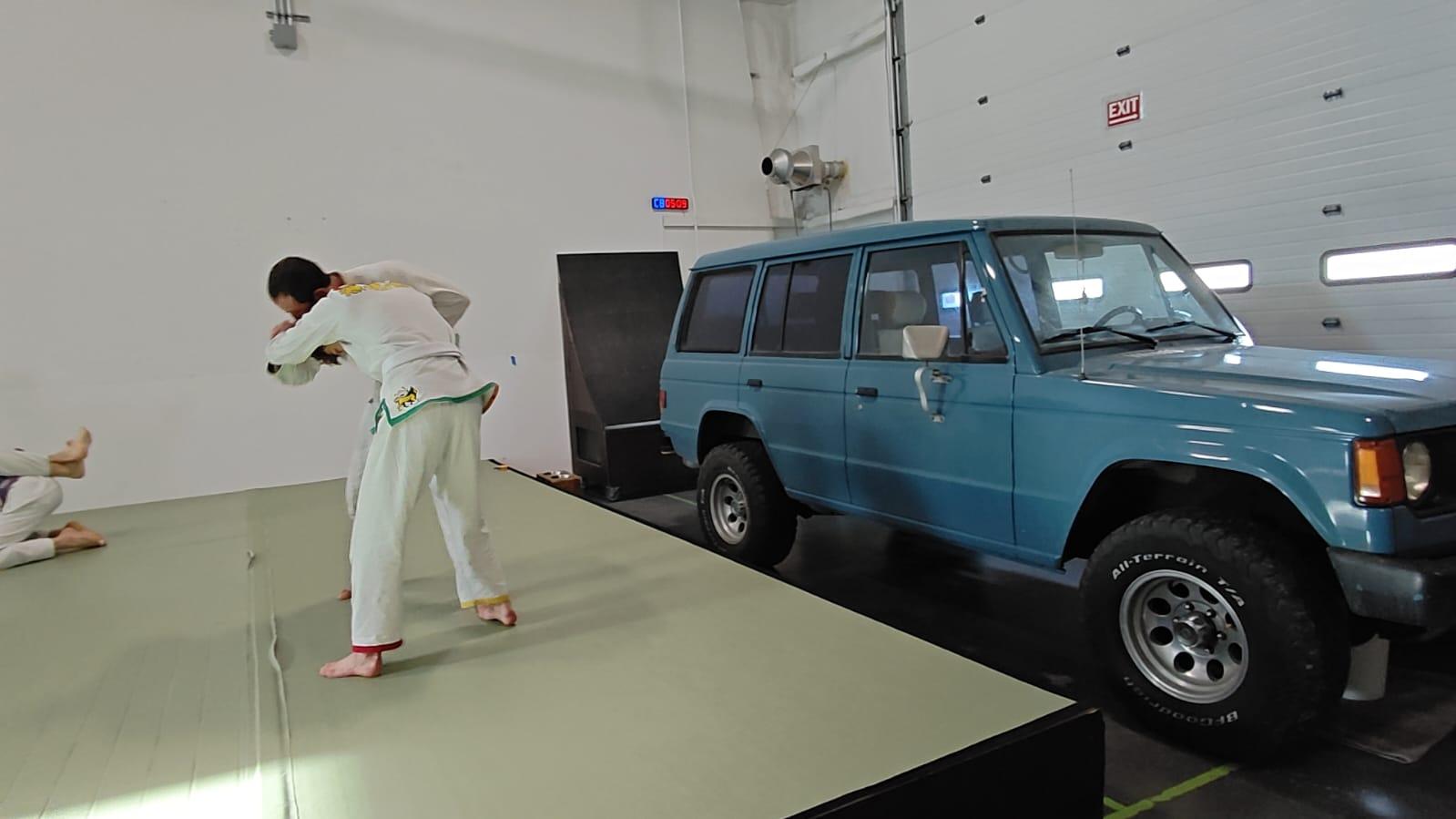 Mitsubishi Pajero — photo 2 of 2